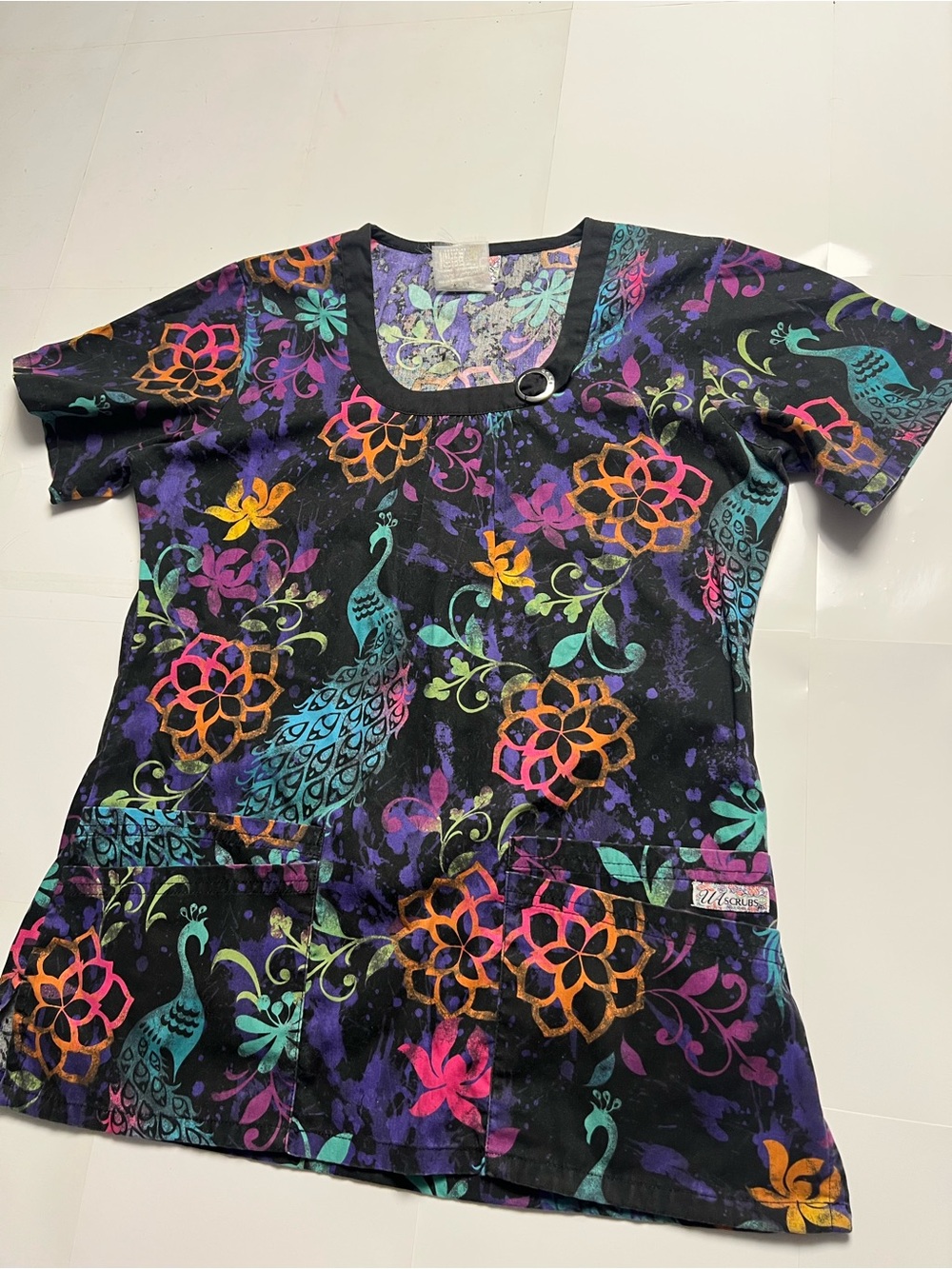 Women’s Multicolor Peacock Floral Scrub Top Small